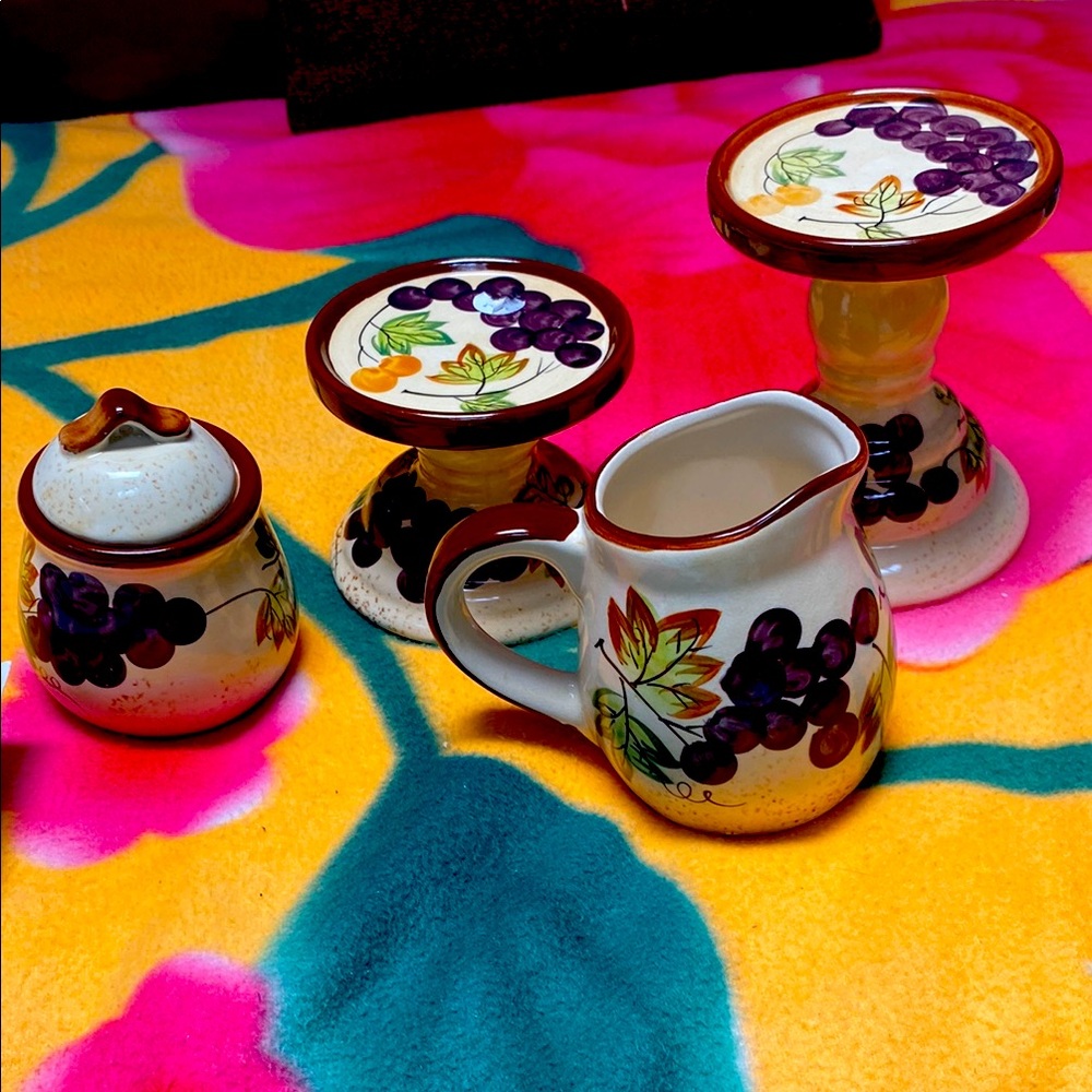 Vintage Alco Industries Ceramic Grape Pattern Set Of 4 Items.